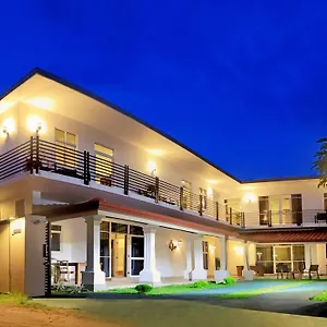 Resort Ruth Negombo