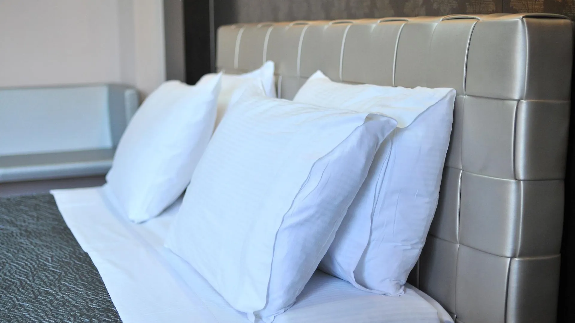 ****  Monarc Hotel Tirana Albania