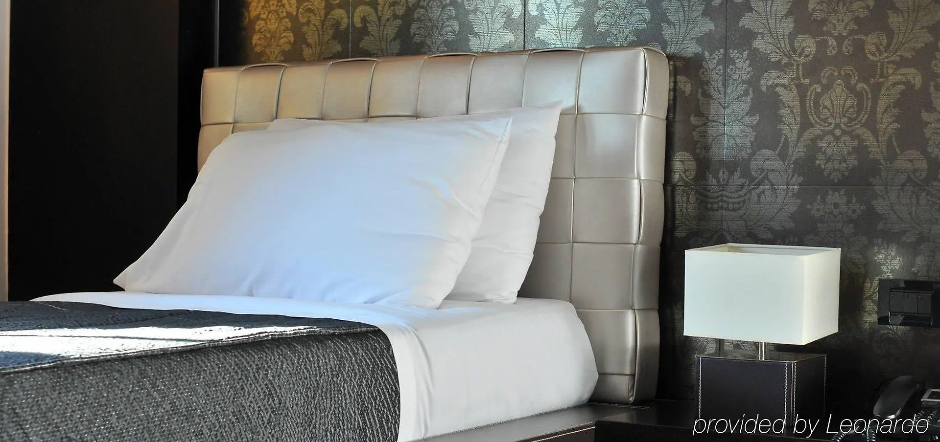 ****  Monarc Hotel Tirana Albánia